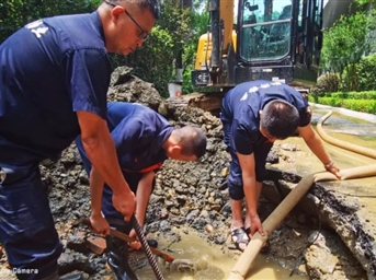 阳光互信，幸福同行|泓济人头顶烈日斗水患