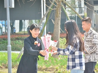 祝福@你 | 春风十里，不如有你